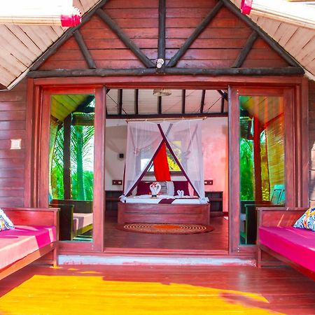 Ampazony Oasis Lodge Mahajanga Exterior photo