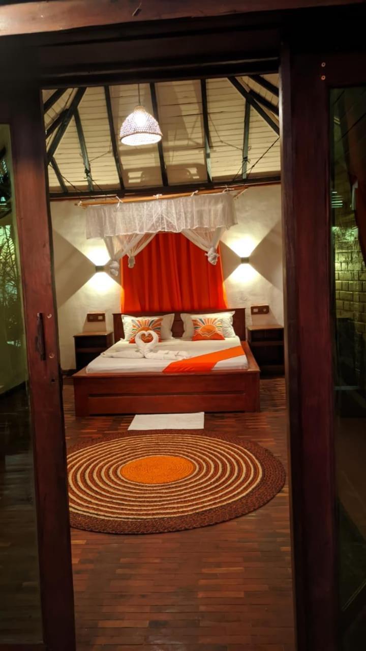 Ampazony Oasis Lodge Mahajanga Exterior photo