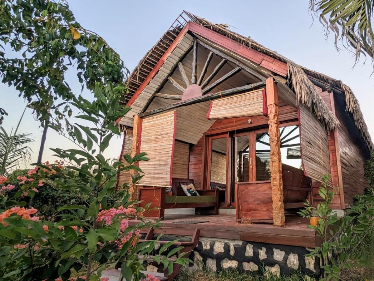 Ampazony Oasis Lodge Mahajanga Exterior photo