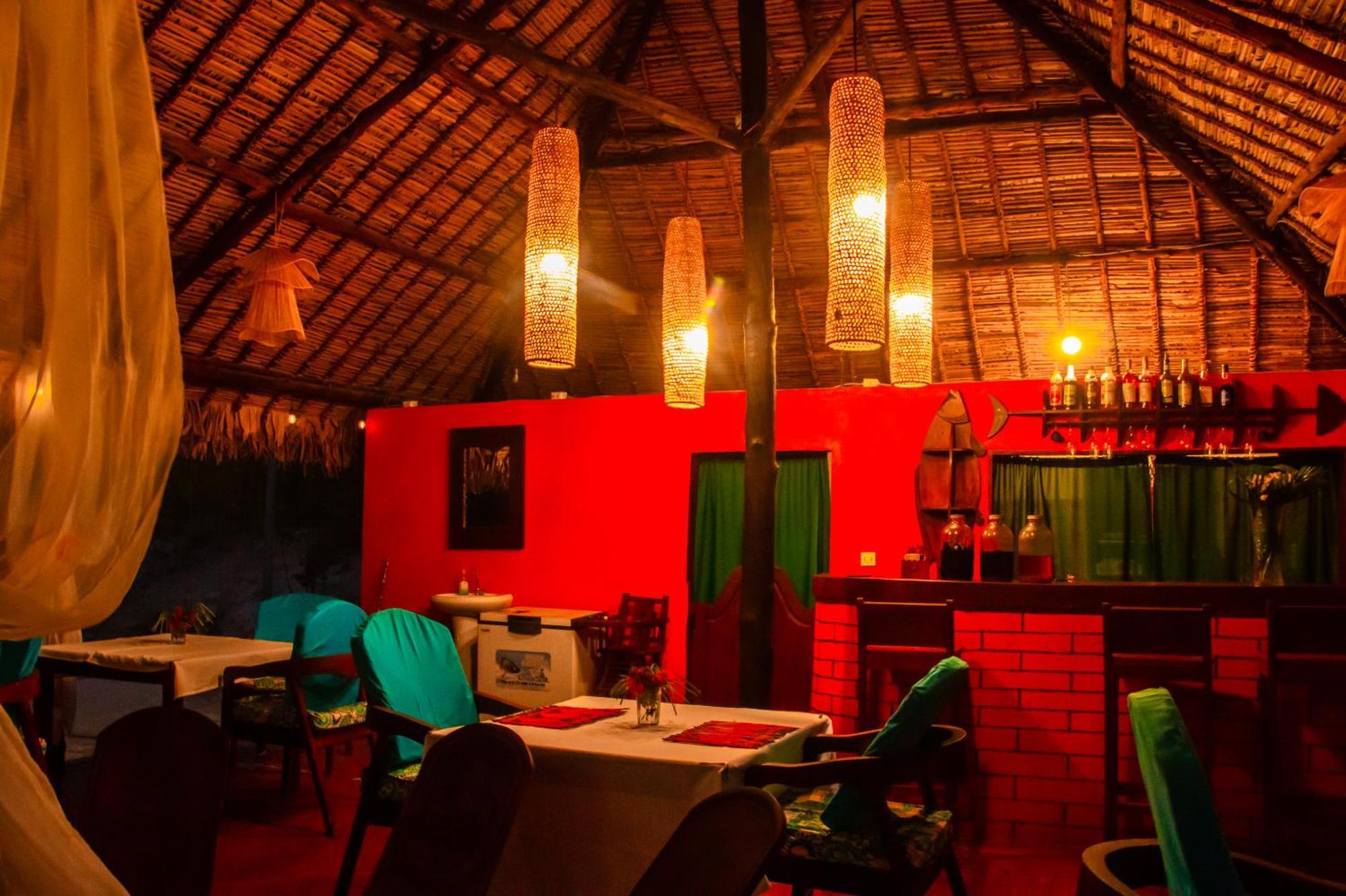 Ampazony Oasis Lodge Mahajanga Exterior photo