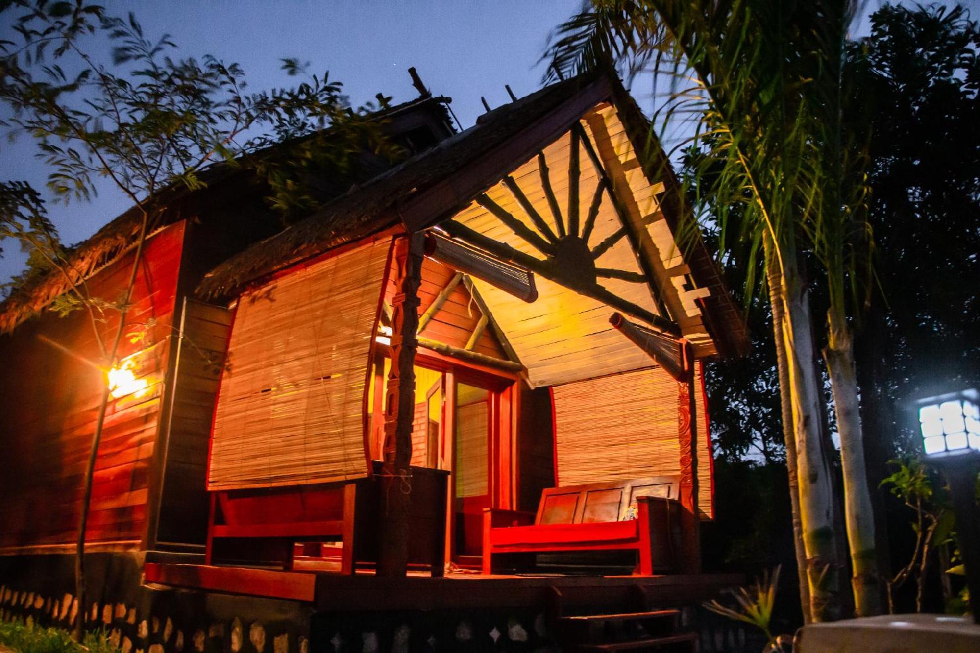 Ampazony Oasis Lodge Mahajanga Exterior photo