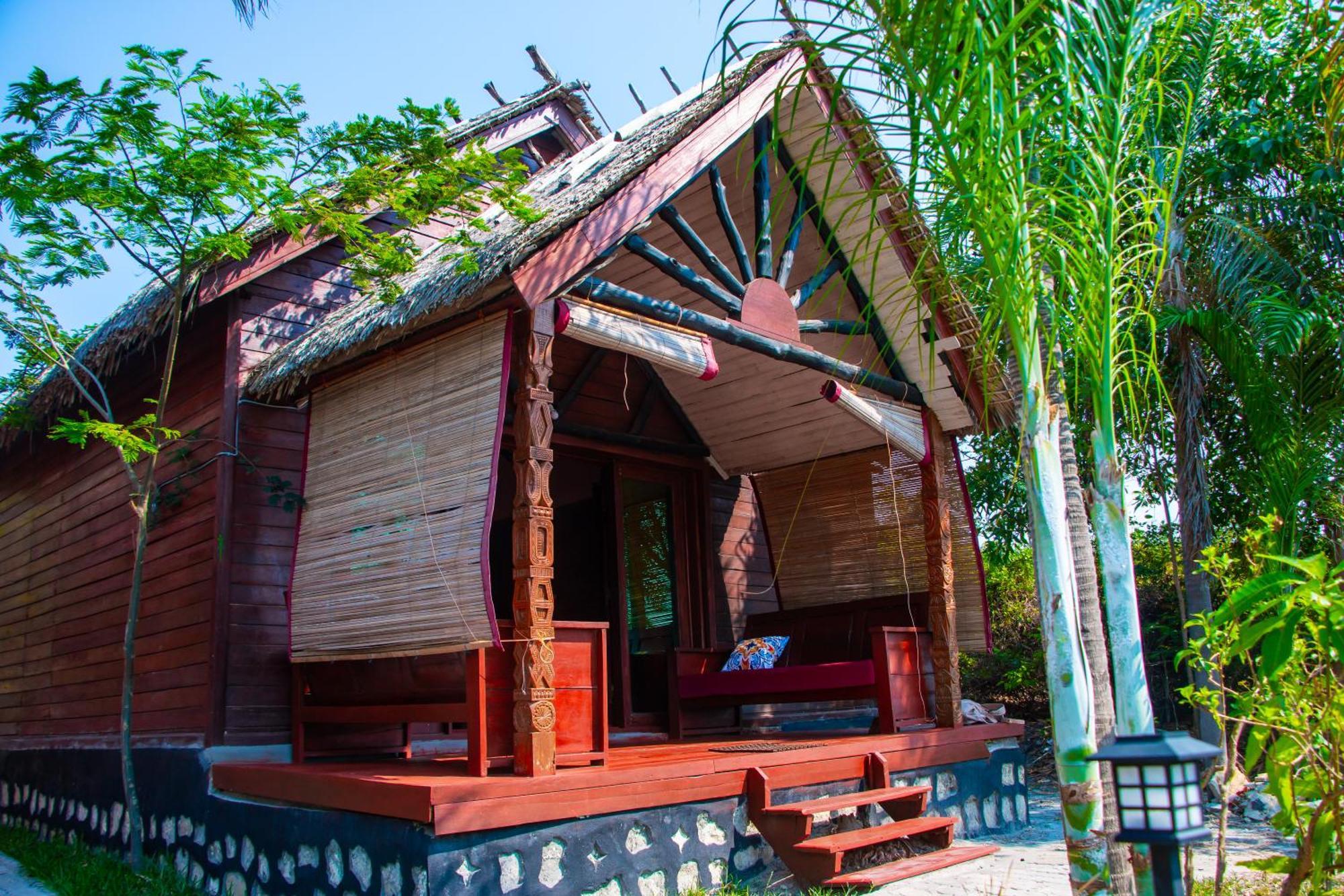 Ampazony Oasis Lodge Mahajanga Exterior photo